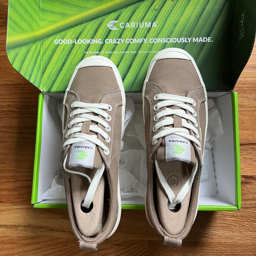 Cariuma OCA Low Burnt sand canvas unisex sneakers women  7,5 /men 6 NWB